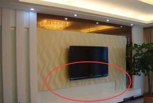 装修|为什么电视挂墙上能看不见电线?装修时多装这玩意,太聪明了