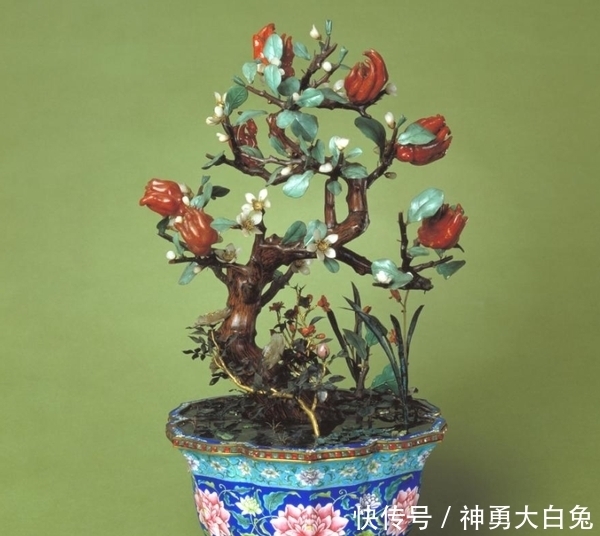 清宫里名贵的“永生花”:真金白银打造的玉石盆景