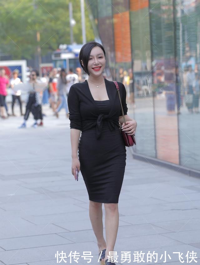 气质|穿黑色套装搭配酒红色挎包，精致美艳的日常通勤穿搭，尽显好气质