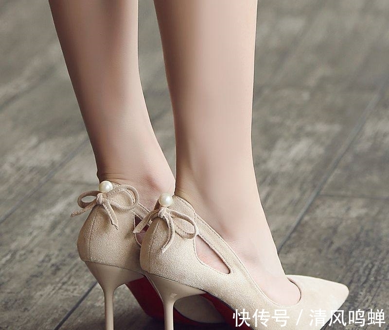 尖头|一双“小猫跟”造型柔美浪漫,高跟鞋让你轻松收获女人味