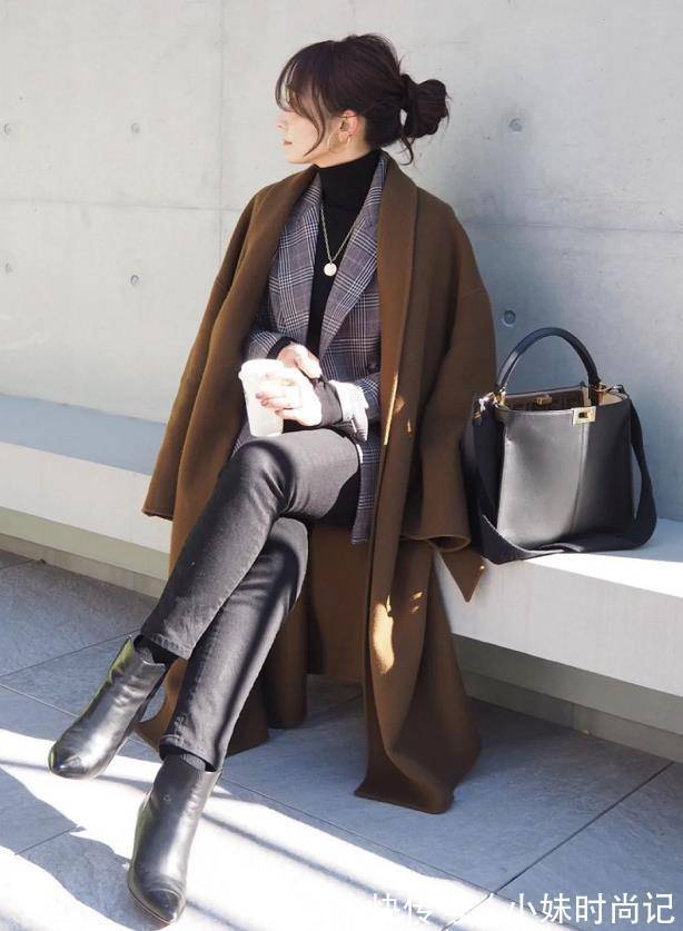 穿法 过了45岁的女人,穿衣只要掌握这几个小妙招,会更有气质