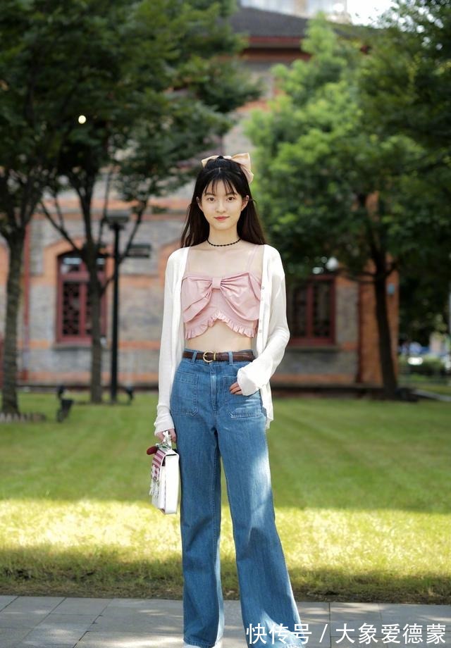 时髦精 夏季“牛仔裤”的穿搭灵感搭配这几款“背心”,新潮时髦不撞衫!