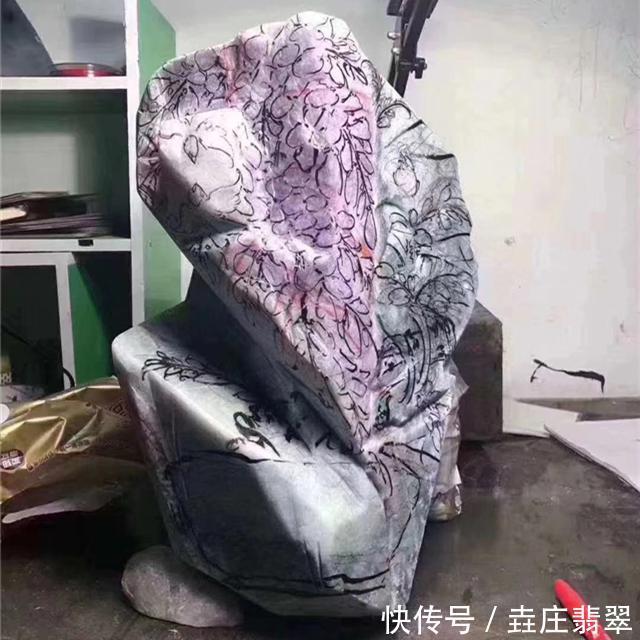 翡翠原石切开又脏又嫩,一番神操作后,竟价值6位数!