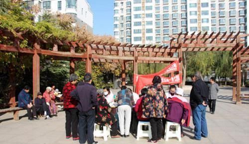 保姆|“如若可以,别轻易帮女儿带娃”,姥姥的忠告很现实,值得一听