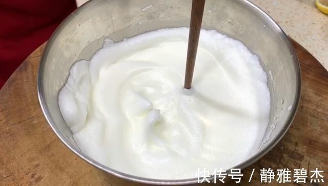 家里有鸡蛋和面粉,就能做蛋糕,不用烤箱,做法简单,比买的好吃