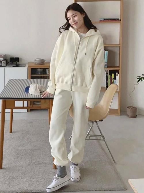 气温回升，脱了羽绒服什么？这几件单品建议备起来