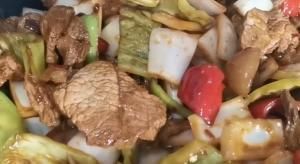  口感嫩滑，汤汁浓郁，每次上桌连汤汁都不剩，特别好吃的家常菜