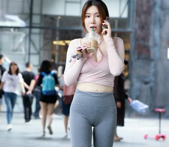 打底裤|紧身打底裤让腿部线条更加美观，更添女性韵味