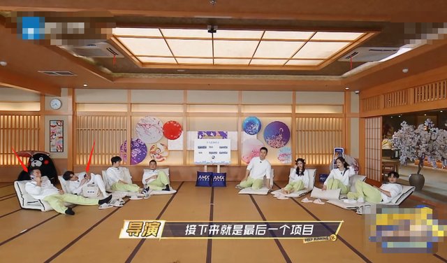 游戏|蔡徐坤郑恺录综艺时公然玩手机,还多次走神,被网友批评不敬业