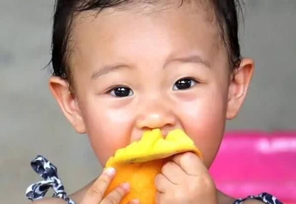 蛋黄|一岁前,十种食物孩子还不能吃,家长千万别掉以轻心