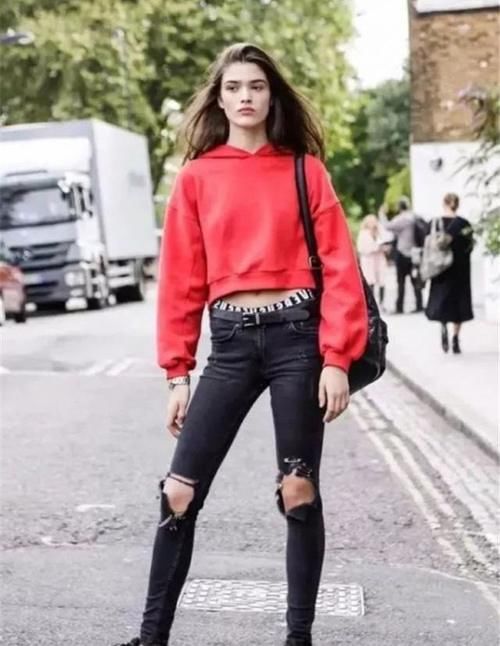 告别冬日沉闷，春季不穿红色卫衣，如何吸引男神注意力