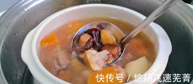 用板栗这样炖汤，益气补血，健脾养胃，经常熬夜的朋友要多喝2碗！