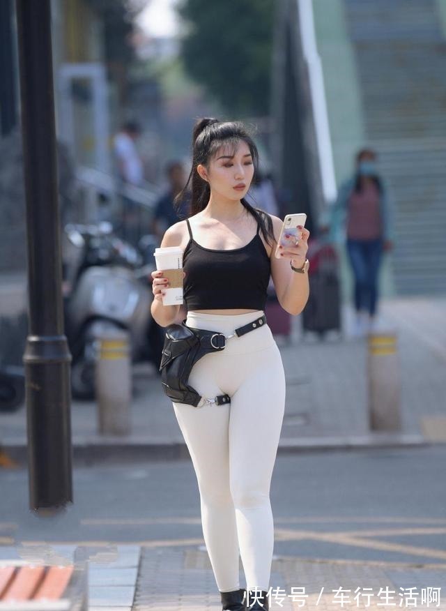 穿搭 “腰细胯宽”要会选择衣服,打底裤可以修饰体型,减龄还有活力!