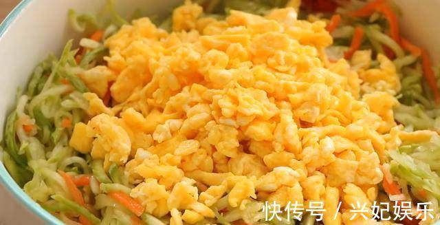 西葫芦丝|最爱这懒人早餐，又香又脆，连吃8个不够，十几分钟做全家人早餐