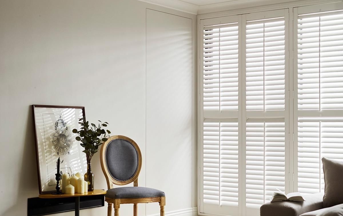 卧室床|她家122㎡的房子一入户就把人迷住,全屋堪比电影中的场景,太美了