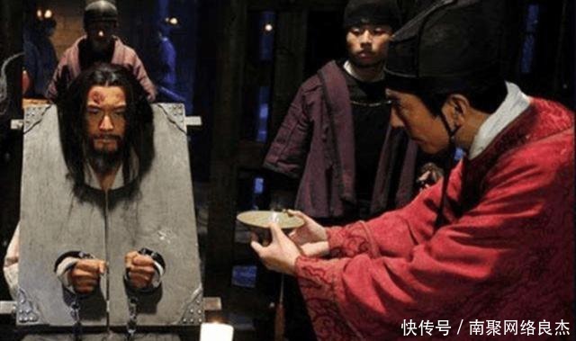 认罪|岳飞为何听狱卒的话认罪？他临死前在狱壁上写8个字，道破真相