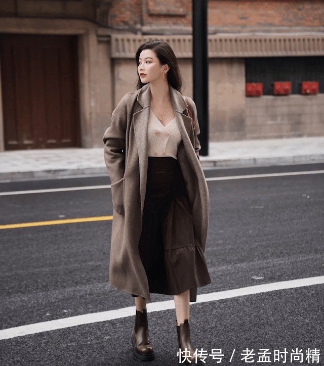 颜色|秋冬买靴子,这4种“高级色”时髦也百搭显腿长