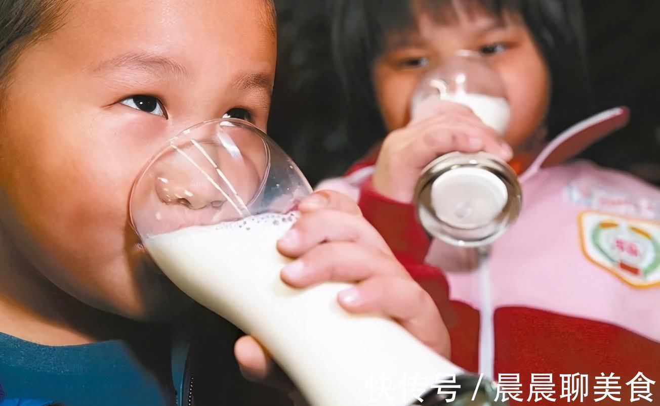 丽丽|喝牛奶长大的孩子,和吃钙片长大的孩子有什么区别?