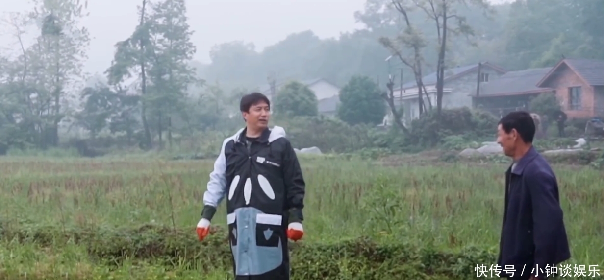 擂茶 杨紫说擂茶难磨,张艺兴拍了她一次背四次手鼓励,还说:我帮你弄