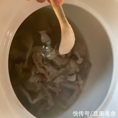赤松茸|学会这些乳鸽菌菇汤,孩子多吃三碗饭