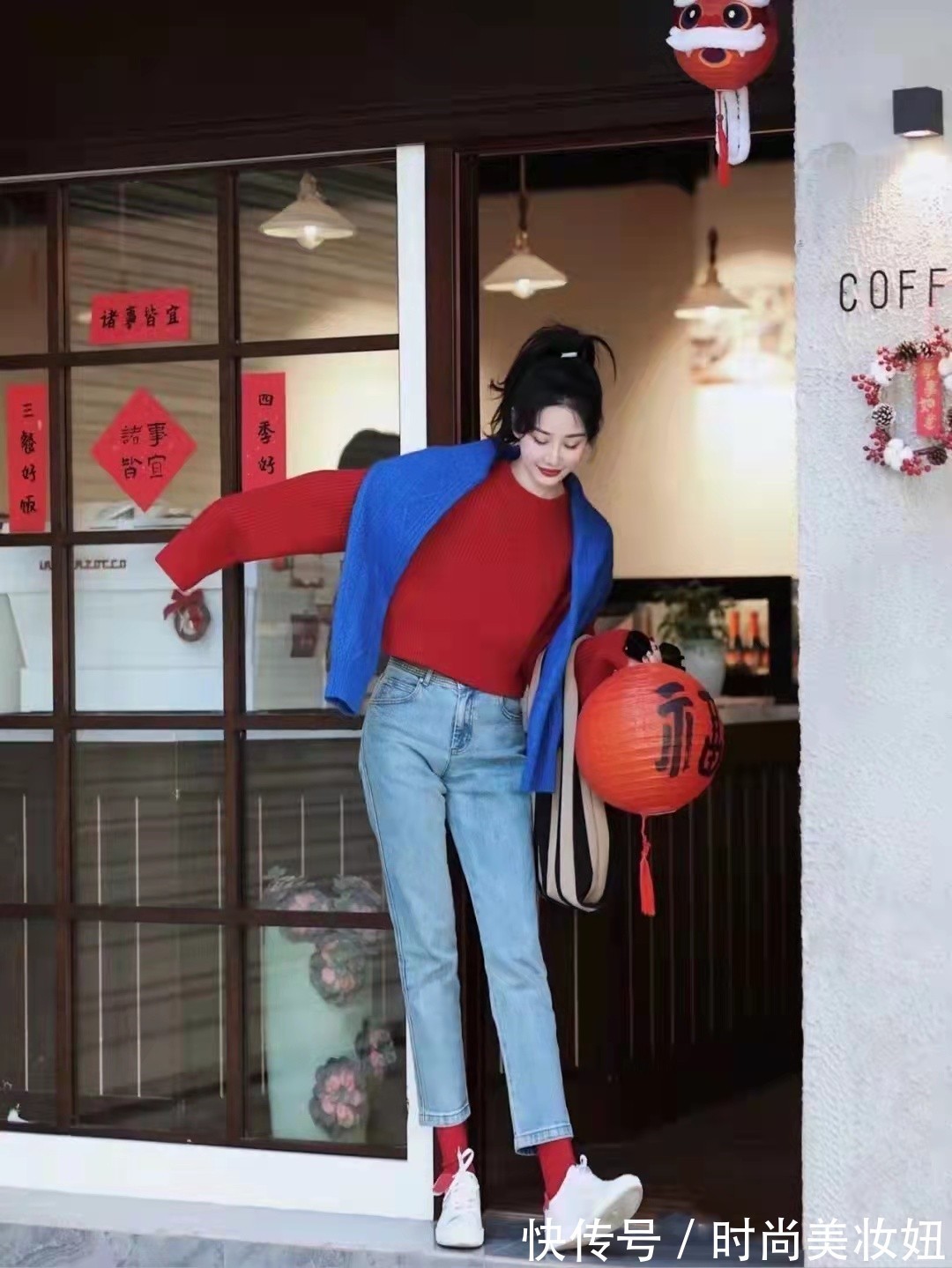 选用 新年的“开运穿搭”,红蓝搭配太绝了,不仅显气质还很洋气