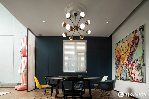 潮玩|北京80后夫妻720㎡现代别墅,摆满全球流行款潮玩:太“甜酷”了!