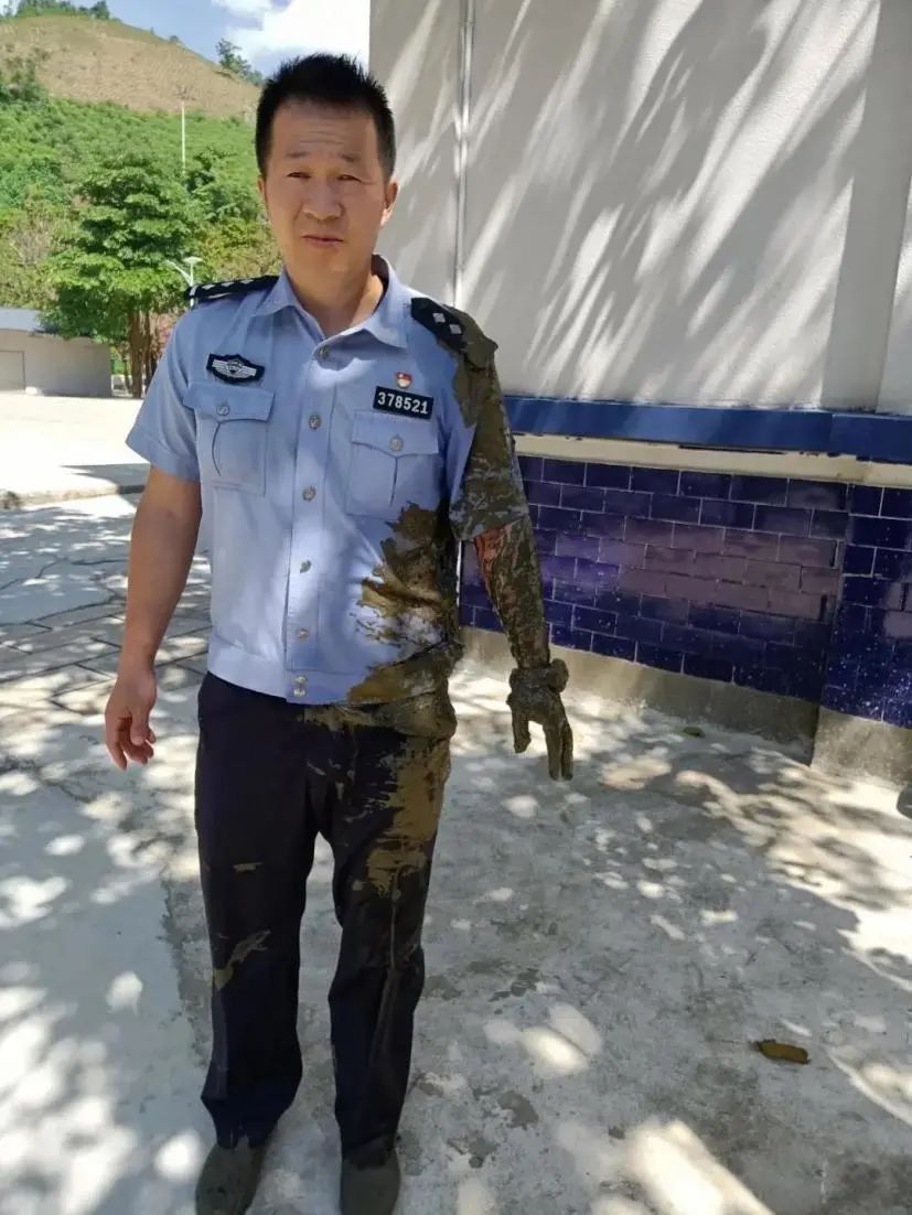 “你眼睛里有只蚂蟥!3厘米长的!”|万象 | 巡逻