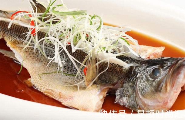 生蛋|“人老腿先老”,膝盖老化多吃钙片?不如吃这三物,好吃不贵