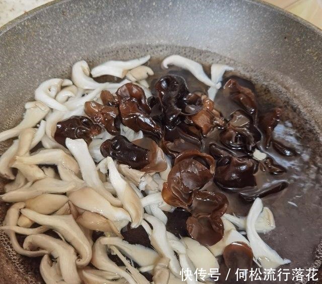 素炒木耳秀珍菇,青爽可口,老少皆宜