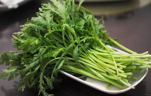 体内尿酸|不想与尿酸“为敌”？尽量远离3种水果，4种蔬菜，尿酸或能降下来