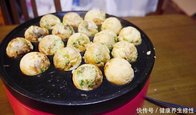 想吃章鱼烧不用出去买,教你在家做,口感丰富又弹牙,比买的还香