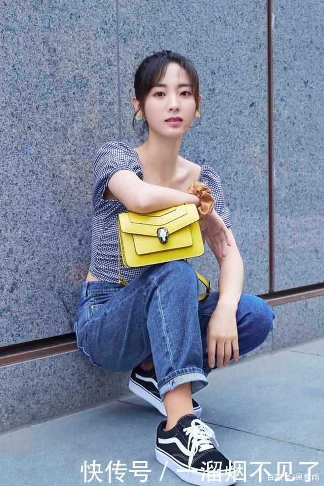 美丽|时尚连衣裙姐妹花,简单美丽,成一道靓丽风景线