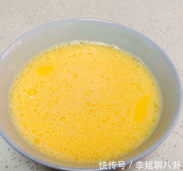 蒸鸡蛋羹不要直接加水,先弄懂3要点,出锅滑嫩鲜美,光滑无气孔