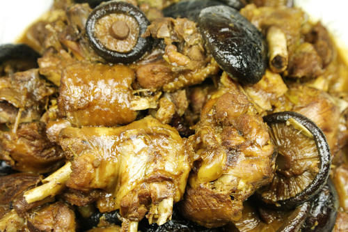 炖鸡肉,最忌直接下锅炖,多做这2步,鸡肉鲜嫩又入味,还不会腥