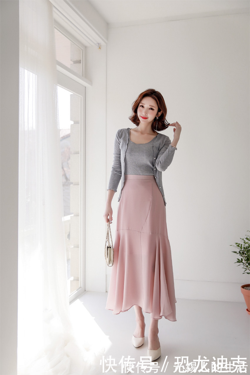 过膝长裙 穿过膝长裙的美女模特,端庄优雅的气质很迷人