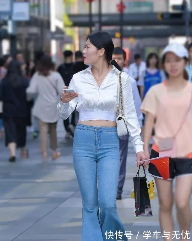 气质 宝蓝色紧身长袖搭配同色打底裤，诱惑迷人，尽显性感气质！