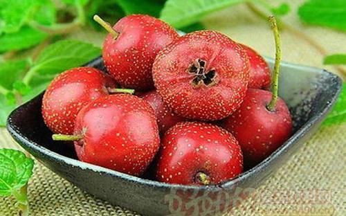 经常熬夜伤身体，坚持吃3种食物，护肝排毒，保护视力，延缓衰老