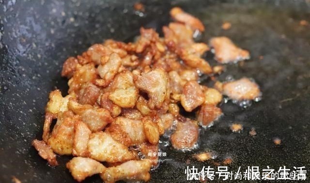 黄豆酱|夏天这样做面条,做一锅不够吃,酱香浓郁,面条劲道,好吃到舔盘