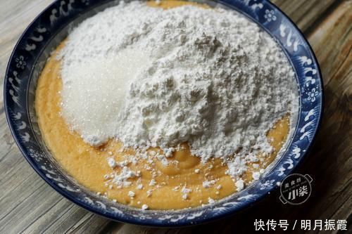 2个红薯,1碗糯米粉,不烤不油炸,简单一做,软糯香甜又多层