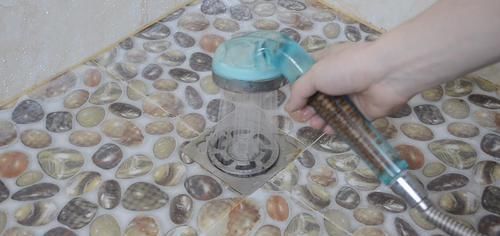 下水道口放一个气球,作用真强大,解决家家户户的一个烦恼,超实用