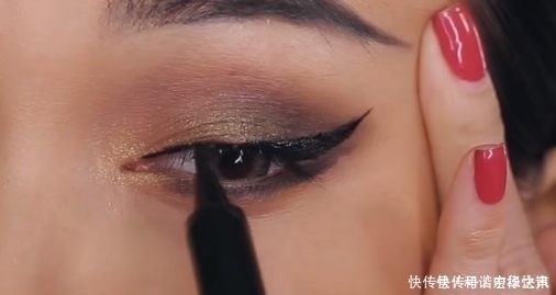 女子|奇闻:女子整容级化妆术,妆前妆后判若两人,网友:确定没换人?