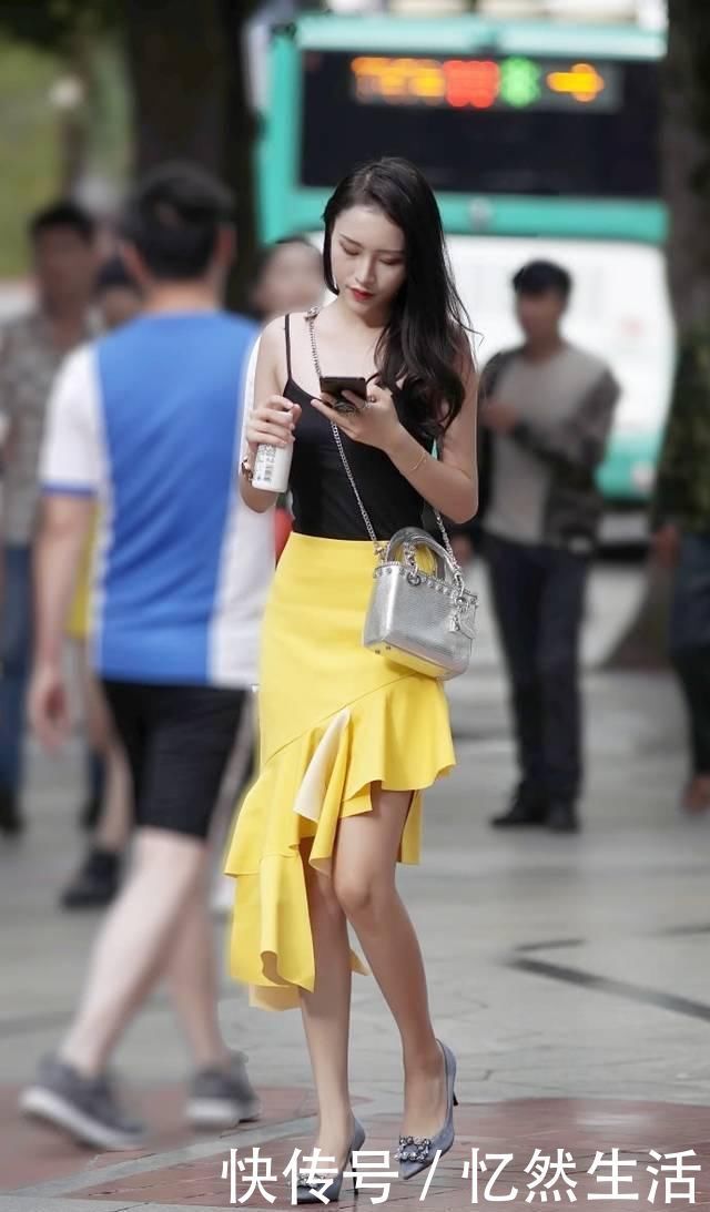 街拍|街拍美女:衣品出众的小姐姐,时尚靓丽的穿搭演绎别样之美