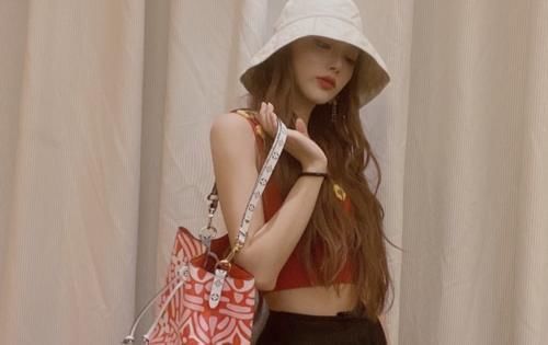 蔬菜沙拉|孔雪兒陪王晨藝吃烤肉，看清她夾的啥？網友：這才是自律的表現