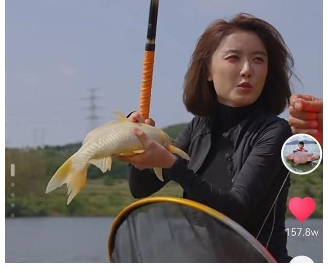 垂钓界乱了！带“女徒弟”成风，刘志强成落汤鸡，邓刚坐怀不乱