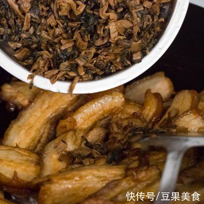 大勺|妈妈的菜干爆扣肉(过节待客硬菜,毫无保留的技巧)
