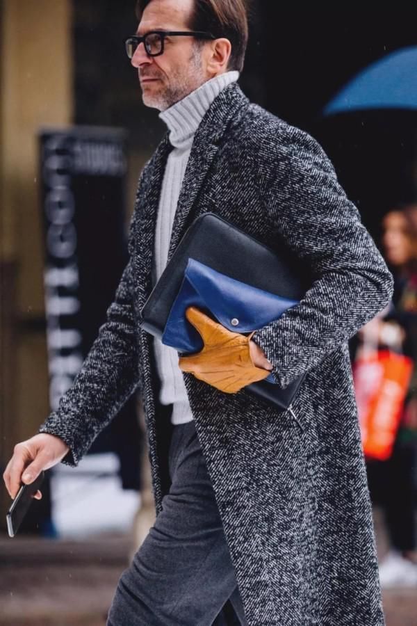 外国男士都爱用的手拿包，为何国人都不爱用？原因在这里