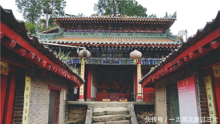 西安秦岭千年古寺，海拔1300米绝壁之巅，五层楼建筑气势太恢宏