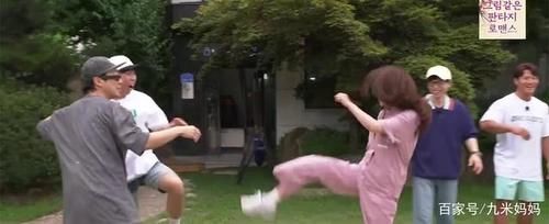 金钟国|哈哈对着金钟国吼道：你和宋智孝在一起吧，刘在石赶忙出面阻止