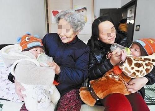 怀孕|50岁母亲跟女儿同时怀孕产子,最后还是请女儿的婆婆照顾坐月子