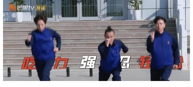 54岁仍旧如此认真对待高强度工作,难怪陈小春能红这么多年